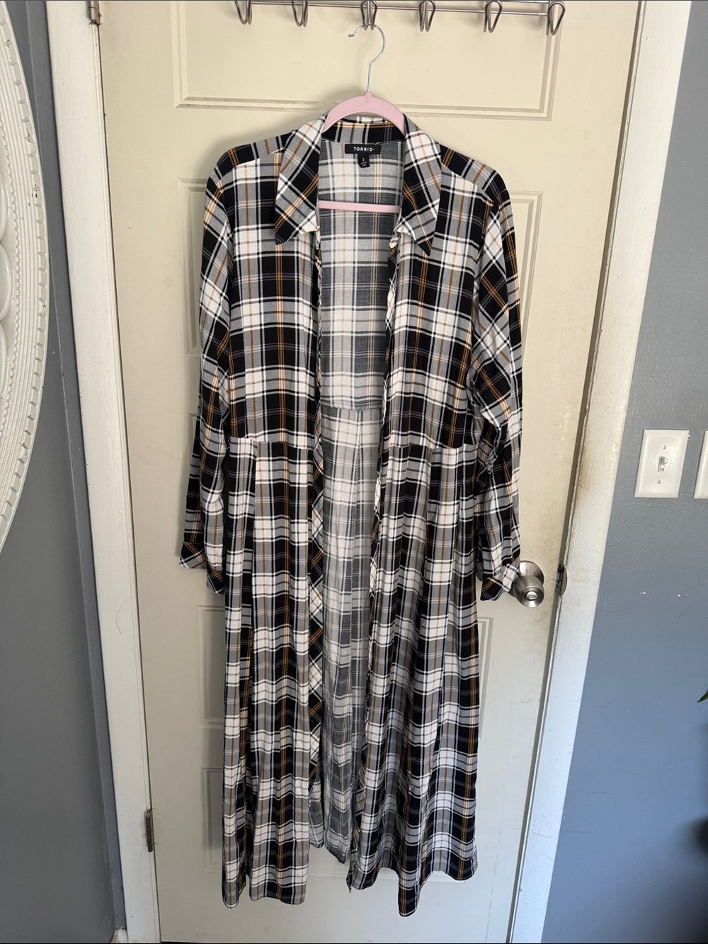 torrid Black, White & Tan Plaid Longline Open Duster
